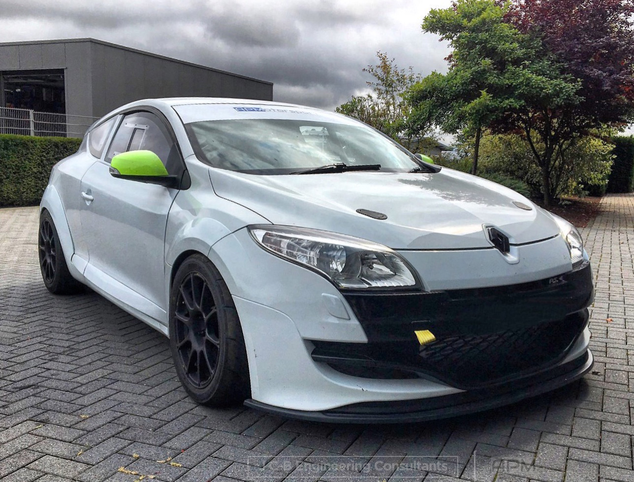 Renault Mégane RS fitted with Wavey Dynamics front splitter developed with AP Motorsport